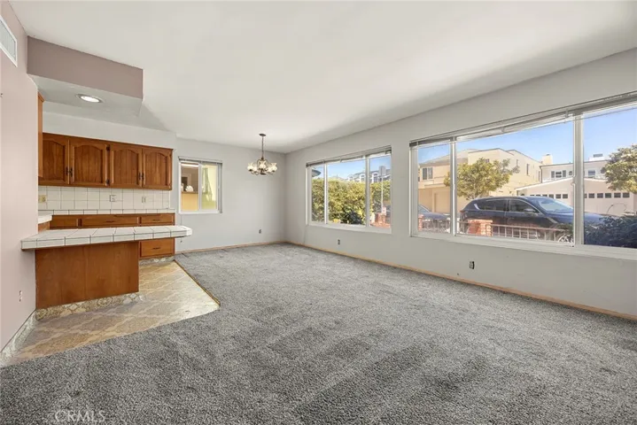 family room and dining space with lots of natural light - 807