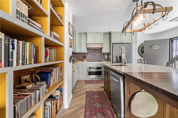 Kitchen and Built-Ins