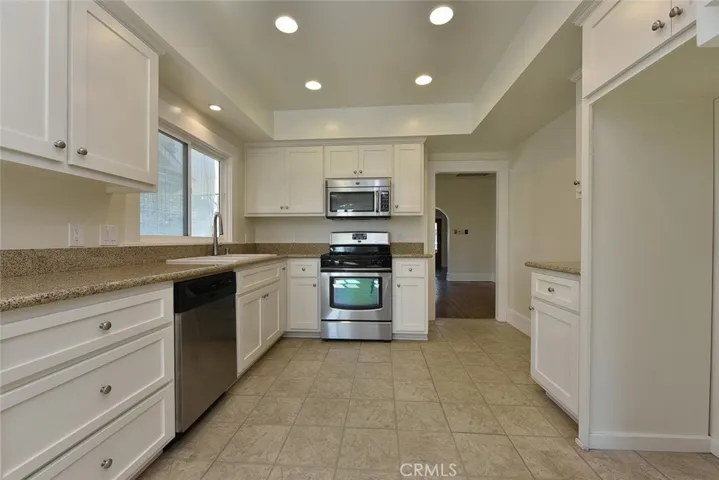 470 W Center, Covina, California 91723