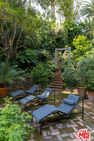 6964 Los Tilos Road, Los Angeles, California 90068