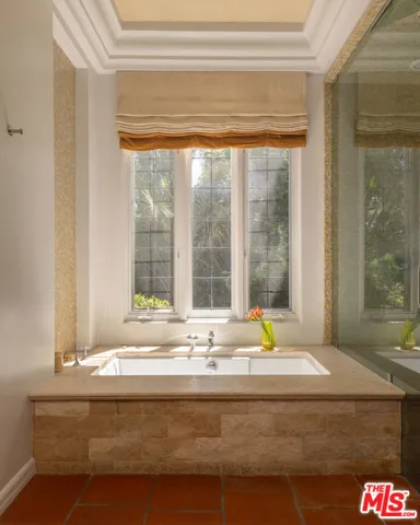 6964 Los Tilos Road, Los Angeles, California 90068