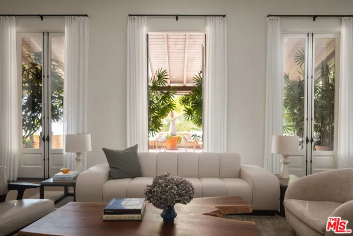 6964 Los Tilos Road, Los Angeles, California 90068