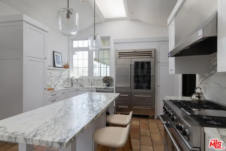 6964 Los Tilos Road, Los Angeles, California 90068