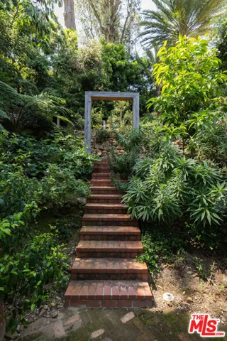 6964 Los Tilos Road, Los Angeles, California 90068
