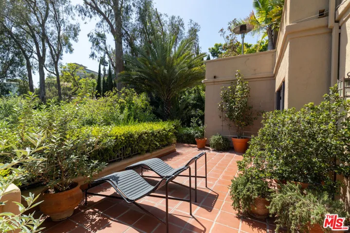6964 Los Tilos Road, Los Angeles, California 90068