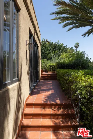 6964 Los Tilos Road, Los Angeles, California 90068