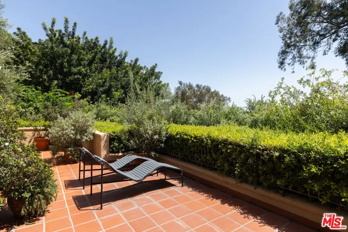 6964 Los Tilos Road, Los Angeles, California 90068