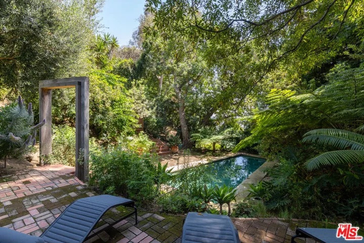 6964 Los Tilos Road, Los Angeles, California 90068
