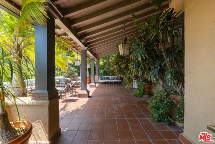 6964 Los Tilos Road, Los Angeles, California 90068