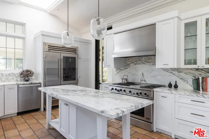 6964 Los Tilos Road, Los Angeles, California 90068