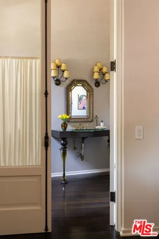 6964 Los Tilos Road, Los Angeles, California 90068