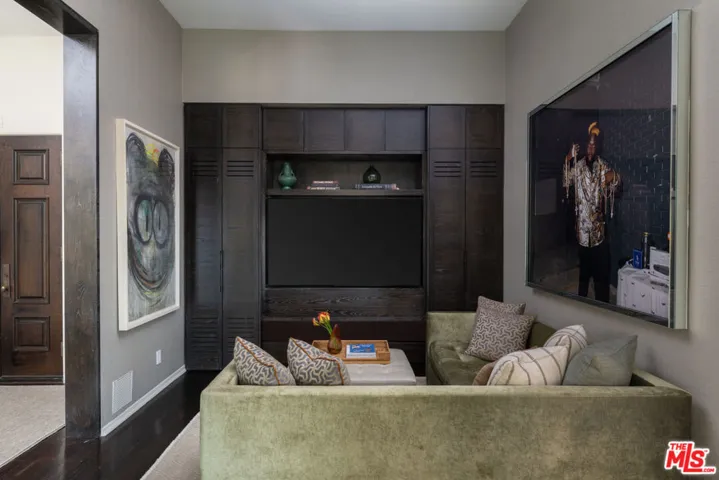 6964 Los Tilos Road, Los Angeles, California 90068