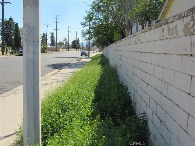 Block wall and extra parking on the street