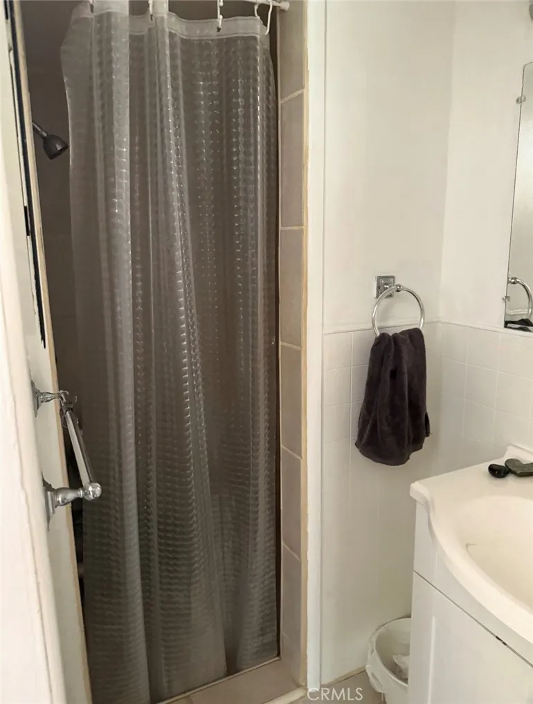 1 Bdrm Unit Bathroom 1 Bdrm Unit Bathroom