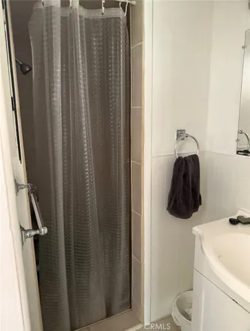 1 Bdrm Unit Bathroom