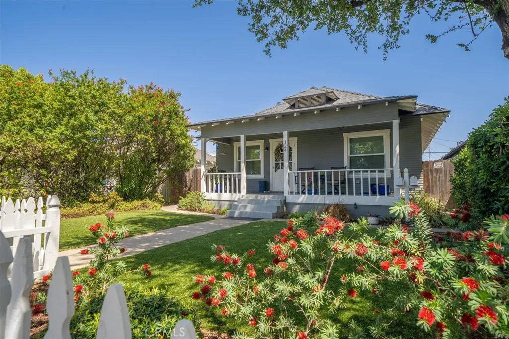 124 N Vista Bonita Ave, Glendora