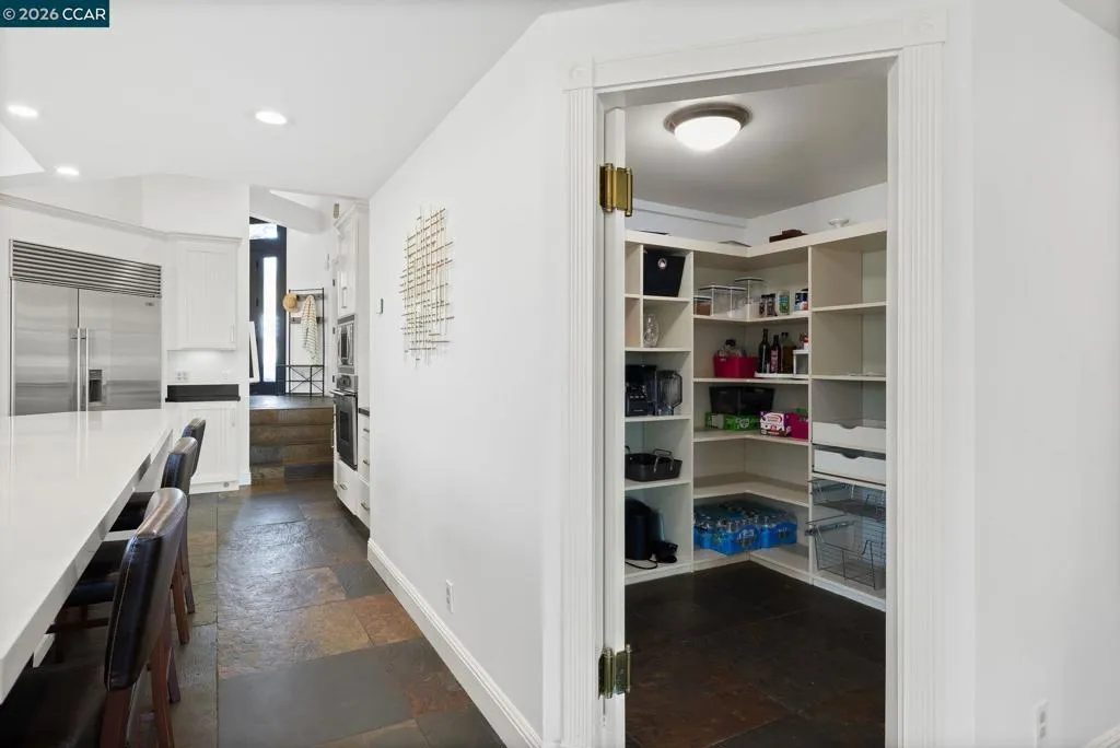 Walk-in Pantry