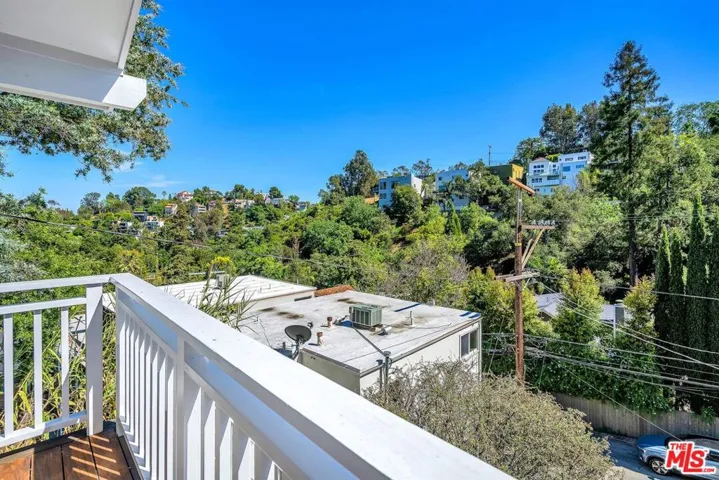 8443 Ridpath Drive, Los Angeles, California 90046