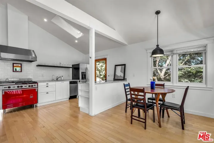 8443 Ridpath Drive, Los Angeles, California 90046