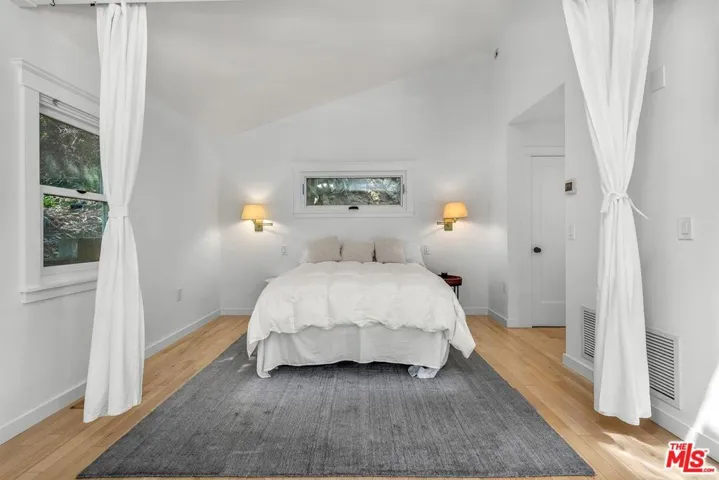 8443 Ridpath Drive, Los Angeles, California 90046