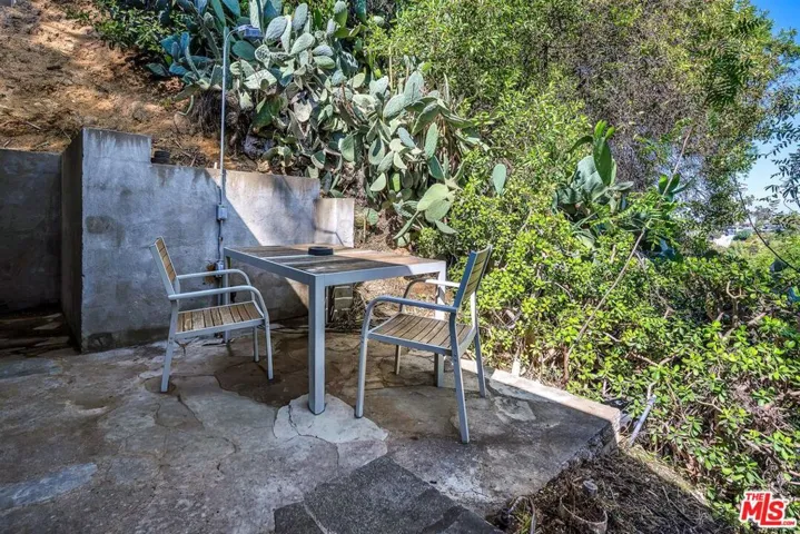 8443 Ridpath Drive, Los Angeles, California 90046