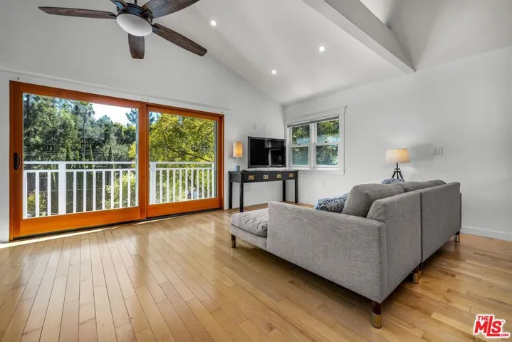 8443 Ridpath Drive, Los Angeles, California 90046