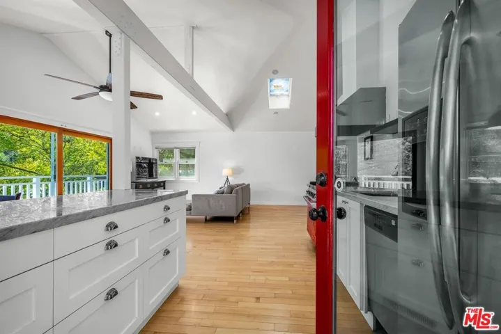 8443 Ridpath Drive, Los Angeles, California 90046