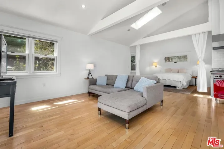8443 Ridpath Drive, Los Angeles, California 90046