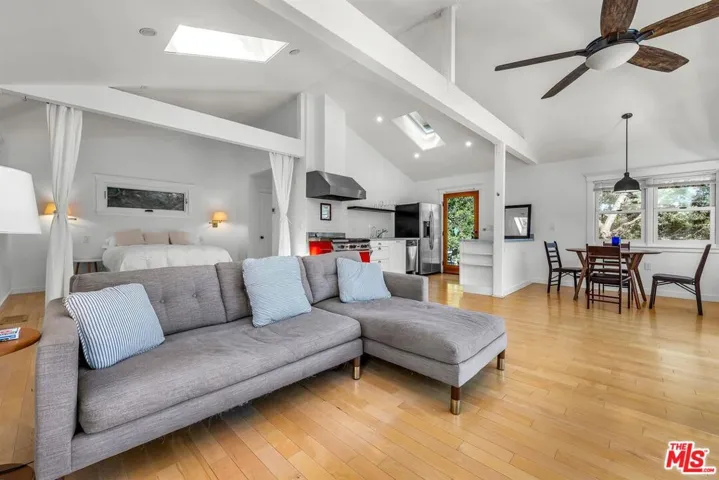 8443 Ridpath Drive, Los Angeles, California 90046