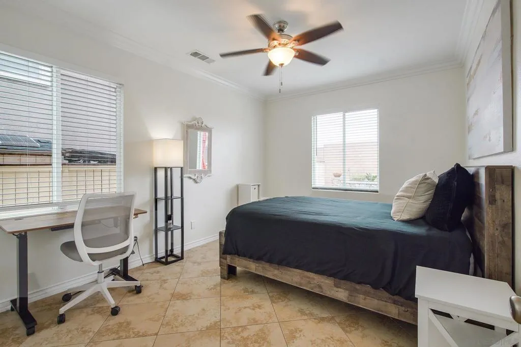 https://zimg.paragon.ice.com/ParagonImages/Property/PA/SDMLS/260010070/45/533/400/890168391a7a095c2f006298cede0a6c/3/57144d03dcba8c48ee167fb2cdb415f8/260010070-8344aba6-40b5-478e-a4a3-9582c68d809e.JPG