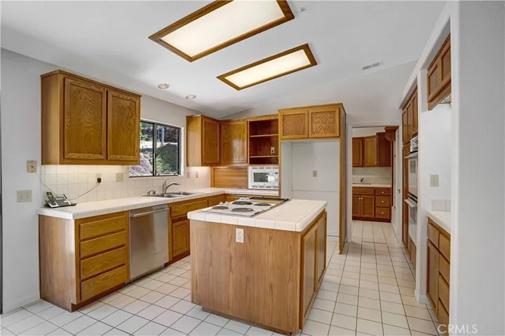 8258 Via Urner Way, Bonsall, California 92003