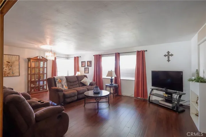 494 E Merritt Avenue, Tulare, California 93274