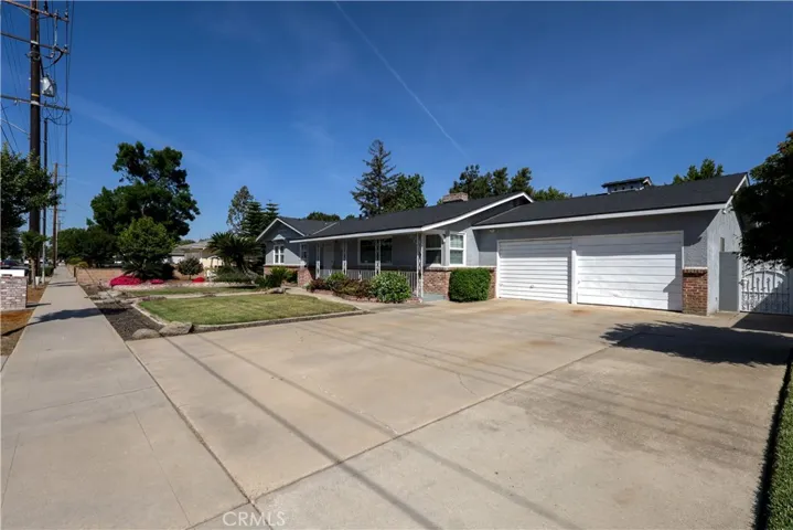 494 E Merritt Avenue, Tulare, California 93274