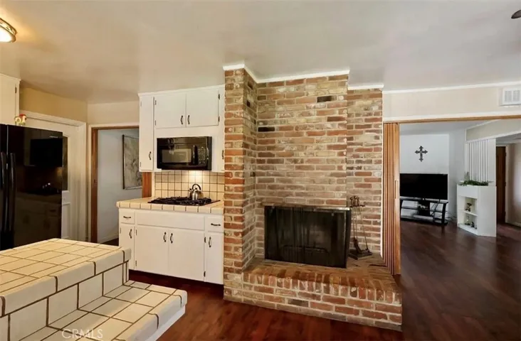 494 E Merritt Avenue, Tulare, California 93274
