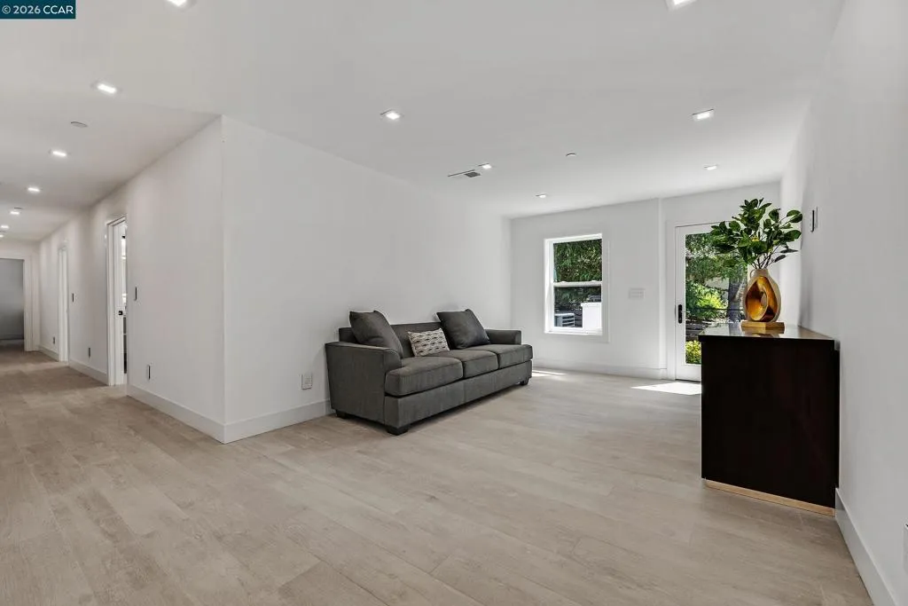 Flex space downstairs separate entry
