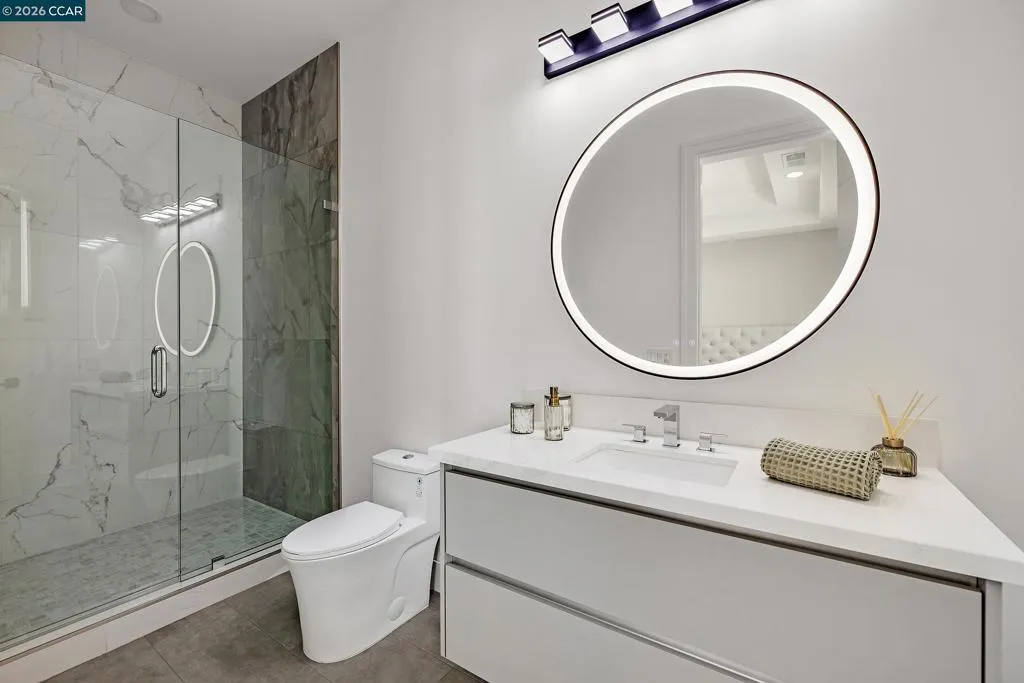 Ensuite Bath to Bedroom 1