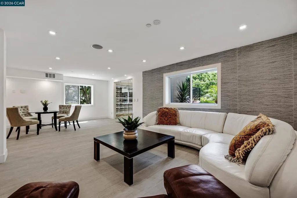 Bonus Room/Flex Space