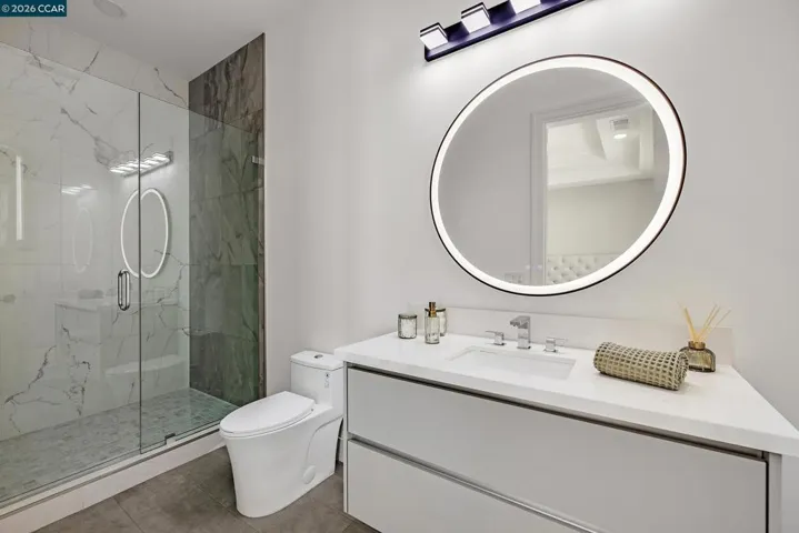 Ensuite Bath to Bedroom 1