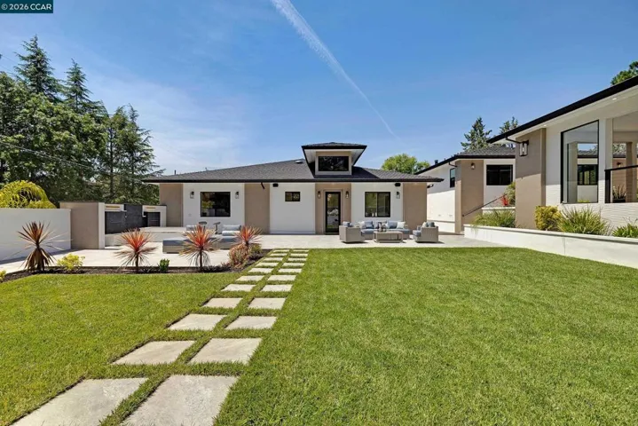 Path from Pool to House