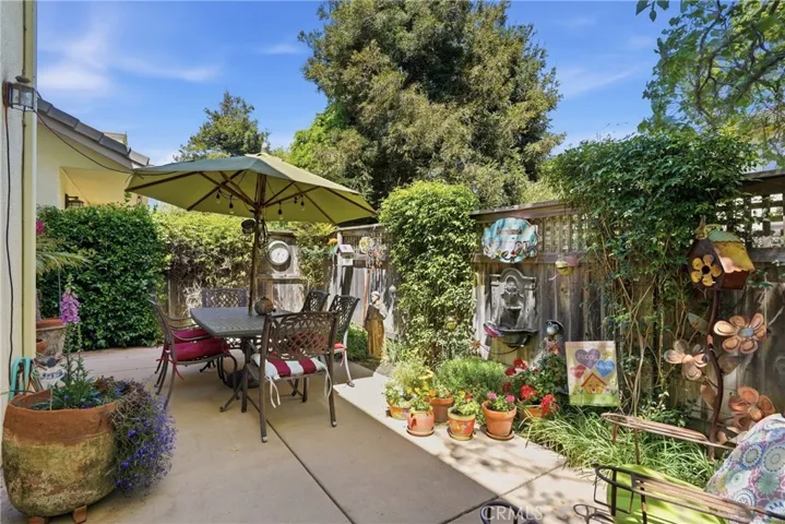 Private Back Yard Garden Patio