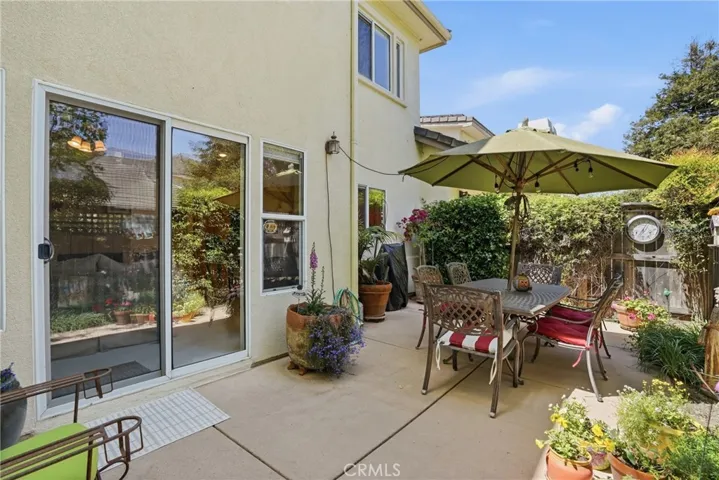 Private Back Yard Garden Patio