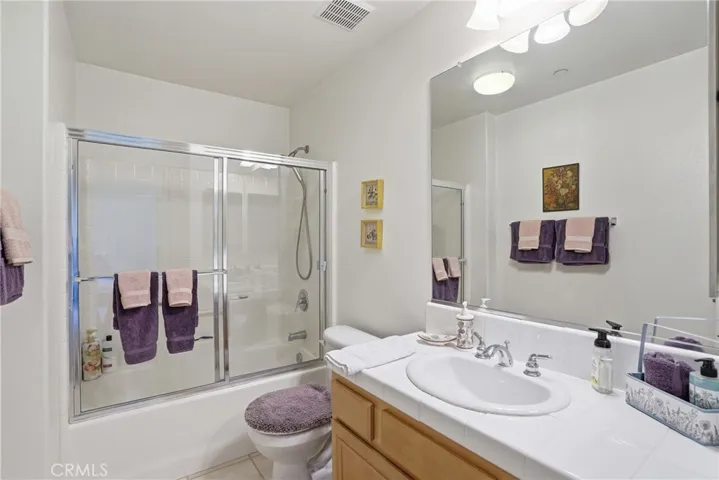 Hallway Bathroom, Upper Level