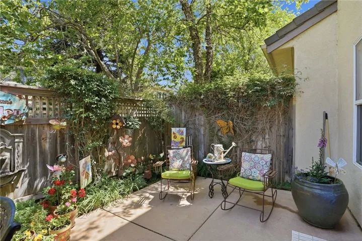 Private Back Yard Garden Patio
