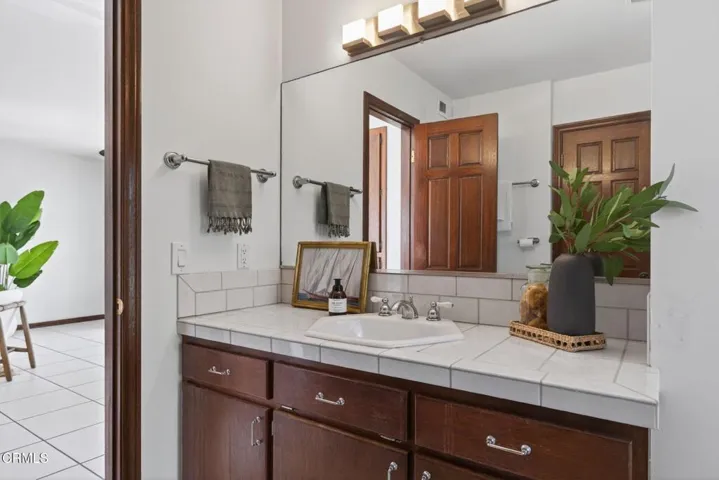 31-web-or-mls-UpmarketMedia-3009Oce-048