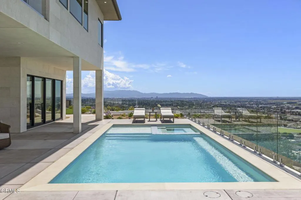 147-web-or-mls-UpmarketMedia-3254Break-3
