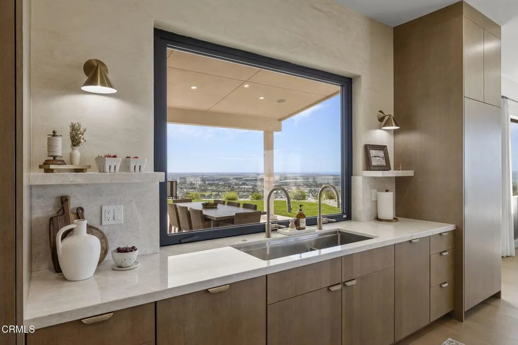 69-web-or-mls-UpmarketMedia-3254Break-19