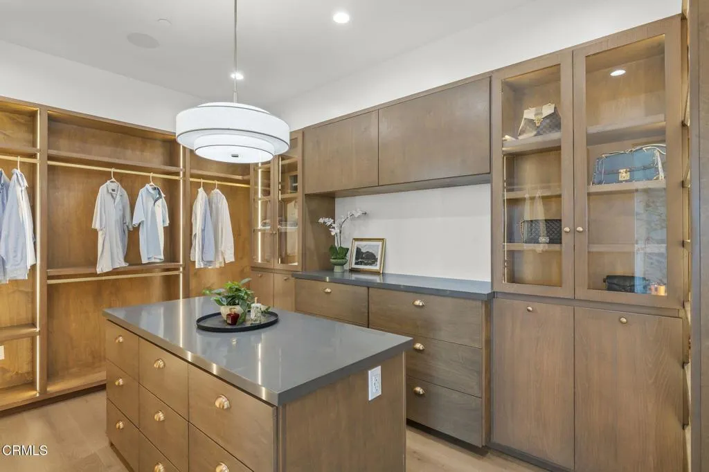 101-web-or-mls-UpmarketMedia-3254Break-1