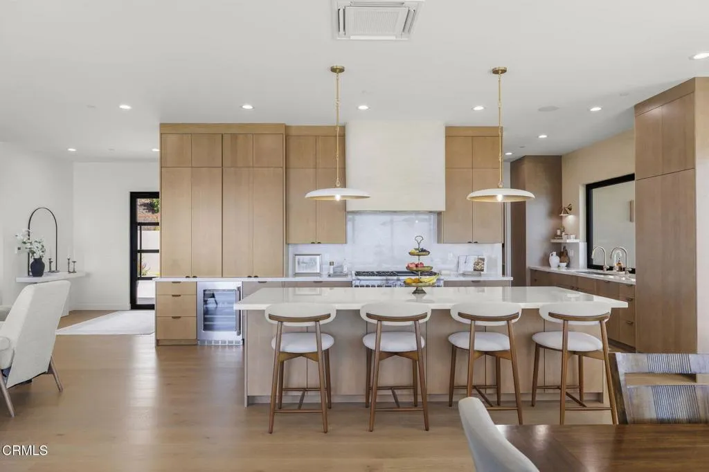 54-web-or-mls-UpmarketMedia-3254Break-23