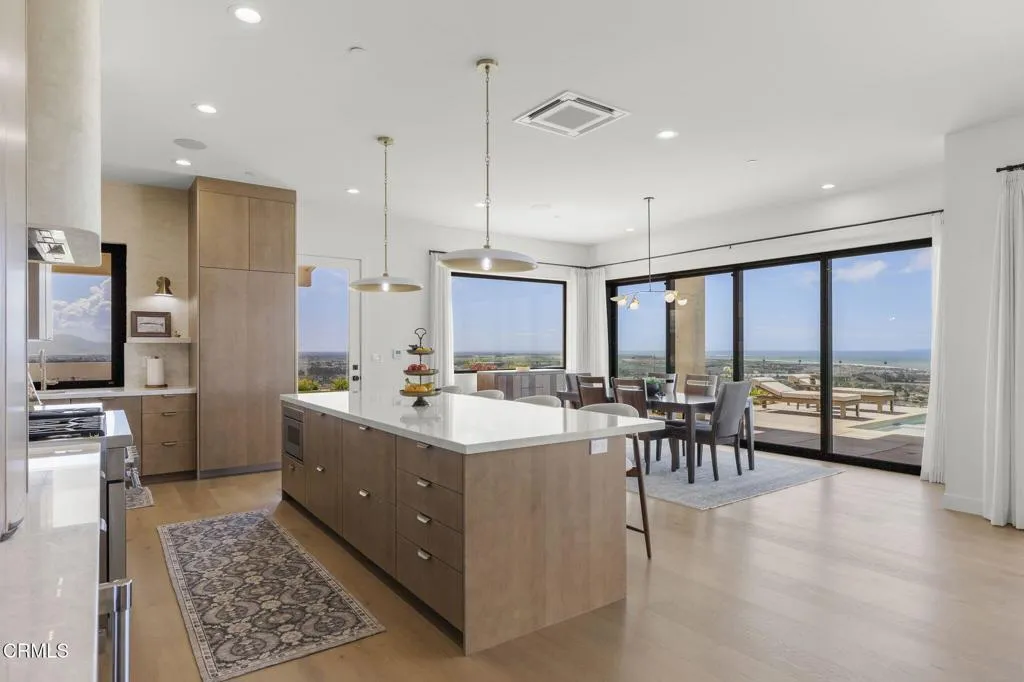 52-web-or-mls-UpmarketMedia-3254Break-23