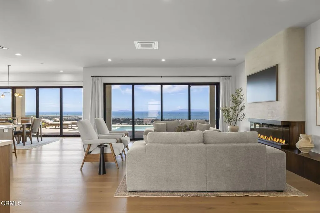 43-web-or-mls-UpmarketMedia-3254Break-20